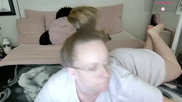 julimonroe online show from 02-13-25, 03:18