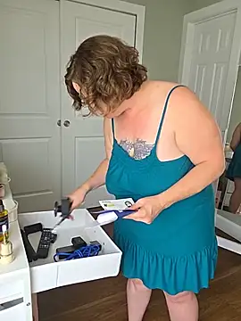 julimonroe online show from 05-19-26, 02:01