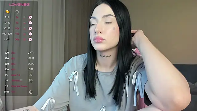 JenniferQueen11 online show from 01-14-25, 10:59