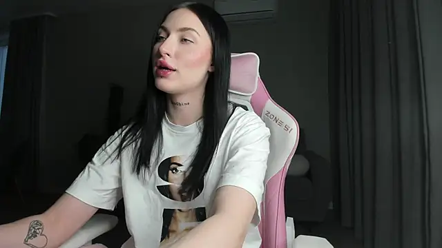 JenniferQueen11 online show from 02-19-25, 11:49