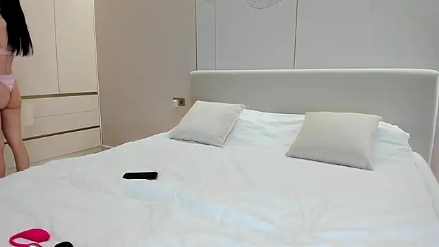 JenniferQueen11 online show from 11-14-25, 03:55