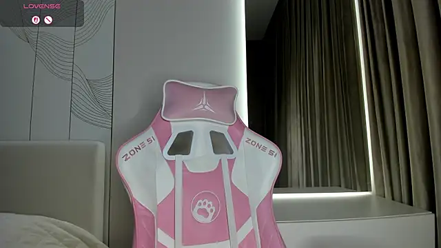 JenniferQueen11 online show from 04-15-26, 05:53