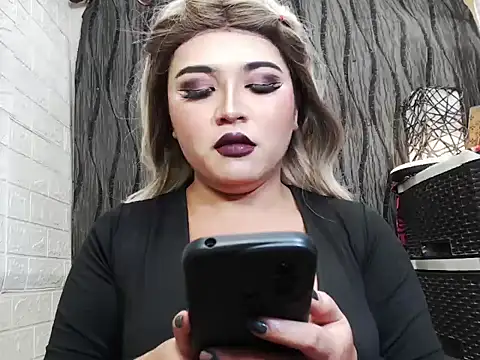 Snapshot of x12inchanaconda chatting on 10-26-25, 12:27 x12inchanaconda online show from 10-26-25, 12:27