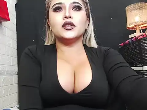 Snapshot of x12inchanaconda chatting on 12-18-25, 11:00 x12inchanaconda online show from 12-18-25, 11:00