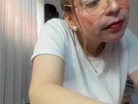 Snapshot of lorenitabella chatting on 10-17-25, 07:38 lorenitabella online show from 10-17-25, 07:38