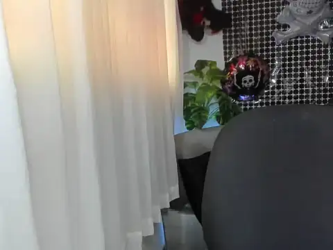 lorenitabella online show from 10-31-25, 09:16