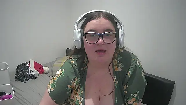 Rebecca Summer online show from 12-21-24, 05:25