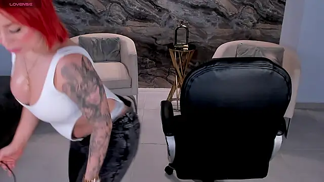 Snapshot of MadelineFox chatting on 02-24-26, 08:34 MadelineFox online show from 02-24-26, 08:34