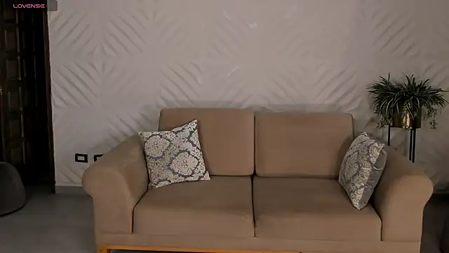 Snapshot of MadelineFox chatting on 04-21-26, 09:04 MadelineFox online show from 04-21-26, 09:04