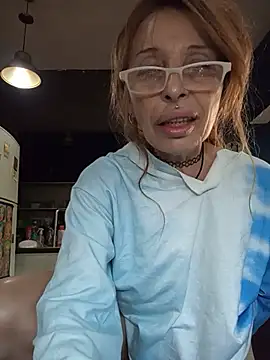 Snapshot of FrozenWaffle chatting on 05-19-26, 07:31 FrozenWaffle online show from 05-19-26, 07:31