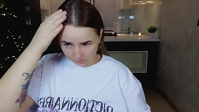 Snapshot of Mira_Mermayd chatting on 02-08-26, 01:20 Mira Mermayd online show from 02-08-26, 01:20