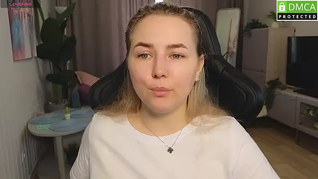 Snapshot of Mira_Mermayd chatting on 04-25-26, 01:19 Mira Mermayd online show from 04-25-26, 01:19