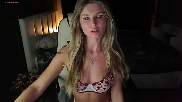 Snapshot of AngelMiaM chatting on 01-29-25, 08:04 AngelMiaM online show from 01-29-25, 08:04