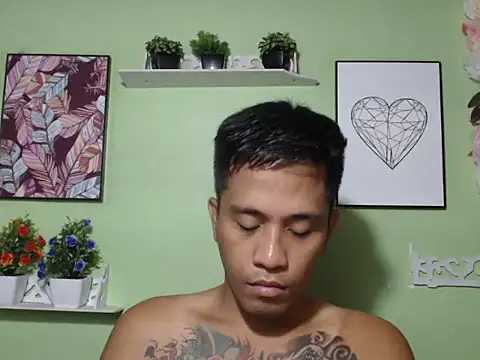 Snapshot of Thyler08 chatting on 09-19-25, 06:59 Thyler08 online show from 09-19-25, 06:59