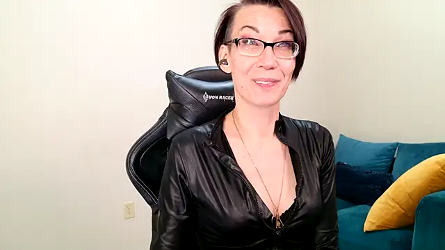 Snapshot of EveEnigma chatting on 02-18-25, 05:10 EveEnigma online show from 02-18-25, 05:10