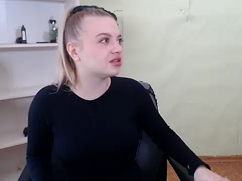 CrazyGloria online show from 03-09-25, 06:06