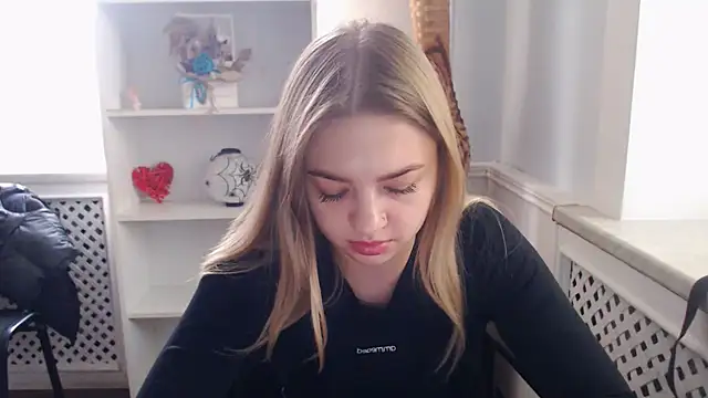 CrazyGloria online show from 10-12-25, 05:28