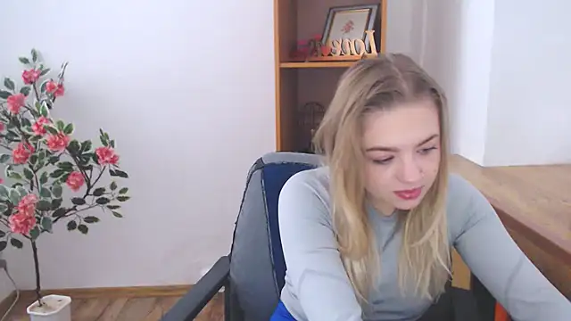CrazyGloria online show from 10-20-25, 05:41