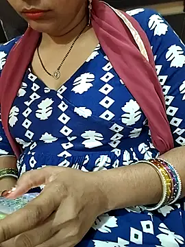 Snapshot of Diya_143 chatting on 04-25-26, 03:53 Diya 143 online show from 04-25-26, 03:53