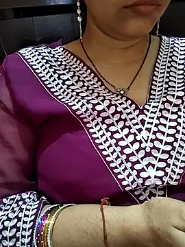 Snapshot of Diya_143 chatting on 05-03-26, 06:30 Diya 143 online show from 05-03-26, 06:30