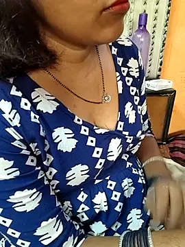 Snapshot of Diya_143 chatting on 05-18-26, 05:35 Diya 143 online show from 05-18-26, 05:35