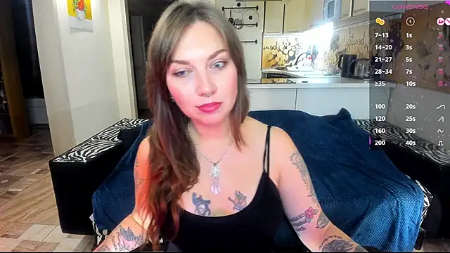 StacyTigerr online show from 11-14-25, 04:49