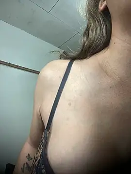 Snapshot of HugeKatarinaTS chatting on 02-14-26, 09:39 HugeKatarinaTS online show from 02-14-26, 09:39