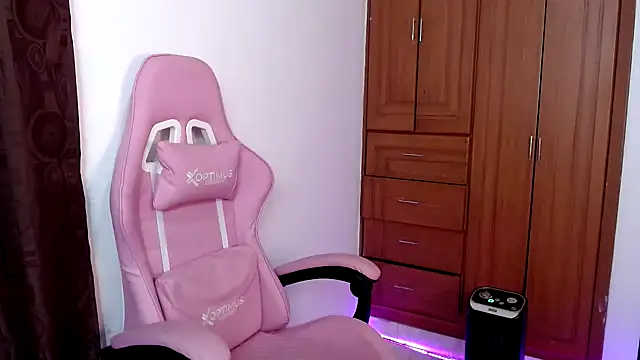 Snapshot of tastymeli chatting on 12-31-24, 03:55 tastymeli online show from 12-31-24, 03:55