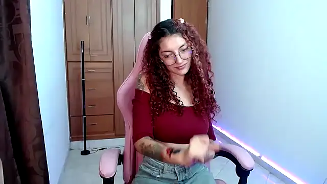 Snapshot of tastymeli chatting on 01-16-25, 02:19 tastymeli online show from 01-16-25, 02:19