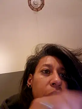 Snapshot of Goldenlace chatting on 03-17-25, 11:54 Goldenlace online show from 03-17-25, 11:54