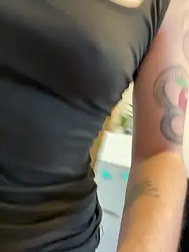 Snapshot of Daisy_Michto_Officiel chatting on 02-13-25, 08:59 Daisy Michto Officiel online show from 02-13-25, 08:59