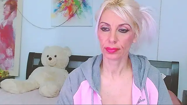 HoneyLara online show from 11-19-25, 08:09