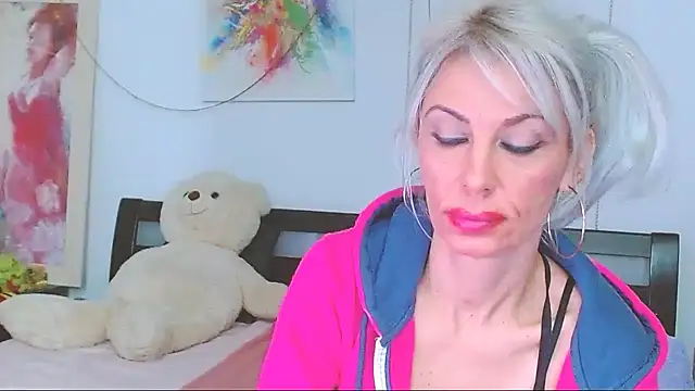 HoneyLara online show from 12-20-25, 07:10