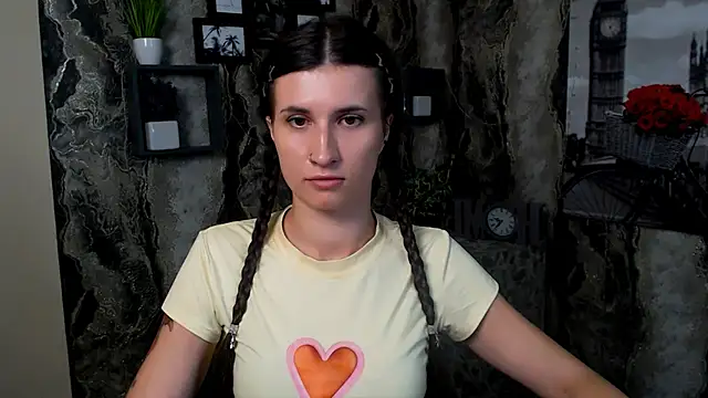 Snapshot of MaryEm976 chatting on 06-26-26, 05:45 MaryEm976 online show from 06-26-26, 05:45