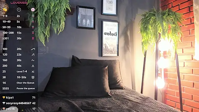 Snapshot of Mackenzie_Moore chatting on 12-05-24, 01:36 Mackenzie Moore online show from 12-05-24, 01:36