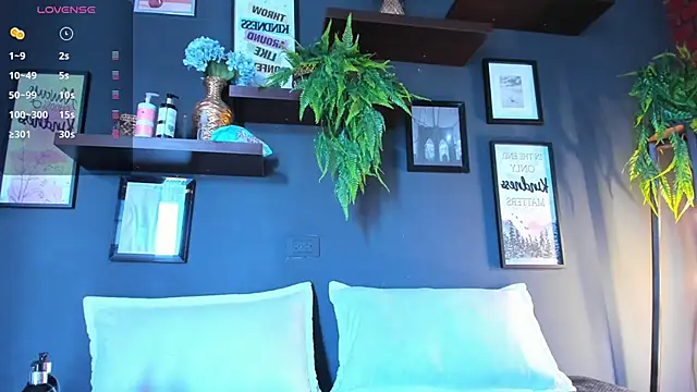 Snapshot of Mackenzie_Moore chatting on 02-14-25, 09:10 Mackenzie Moore online show from 02-14-25, 09:10