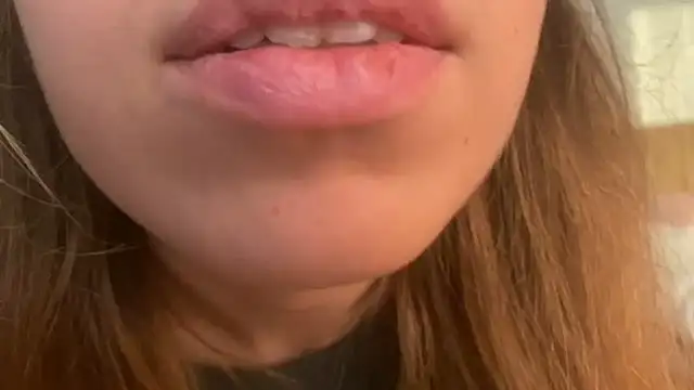 Snapshot of Mollyy998 chatting on 10-31-25, 03:35 Mollyy998 online show from 10-31-25, 03:35