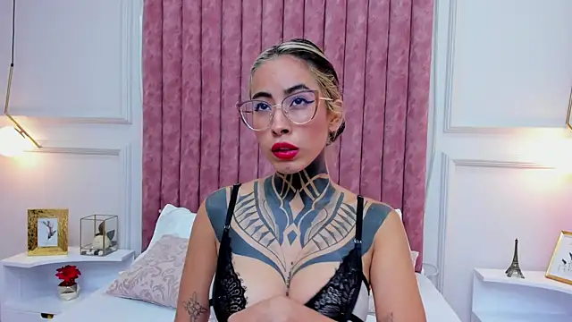 Snapshot of NicoleBlum chatting on 12-30-24, 06:38 NicoleBlum online show from 12-30-24, 06:38