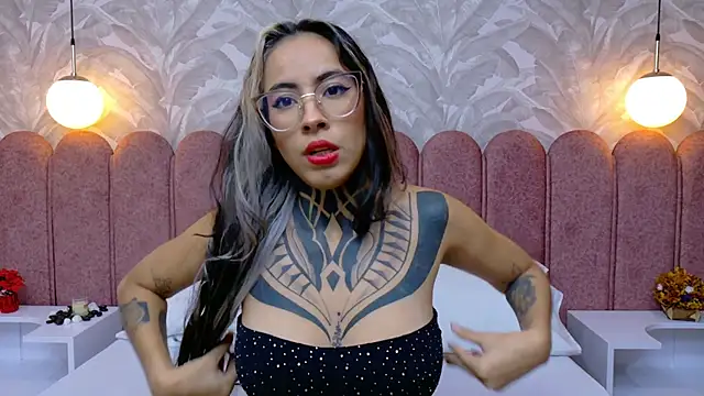 Snapshot of NicoleBlum chatting on 01-23-25, 12:41 NicoleBlum online show from 01-23-25, 12:41