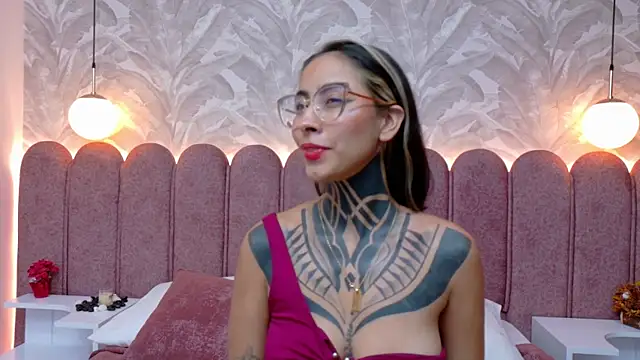 Snapshot of NicoleBlum chatting on 01-27-25, 09:44 NicoleBlum online show from 01-27-25, 09:44