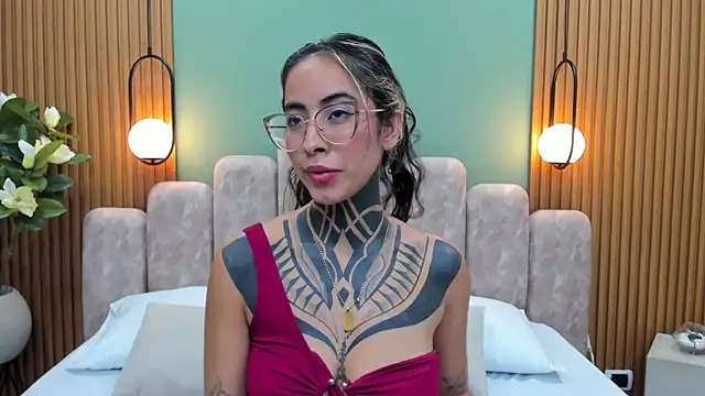 Snapshot of NicoleBlum chatting on 03-11-25, 10:20 NicoleBlum online show from 03-11-25, 10:20