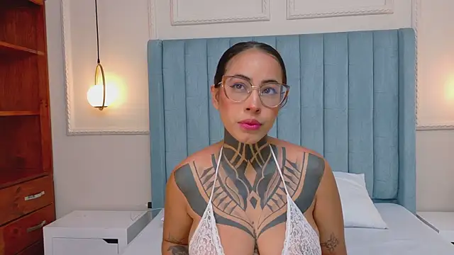 NicoleBlum online show from 05-08-26, 04:45