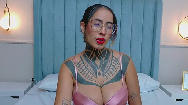 NicoleBlum online show from 05-25-26, 07:53