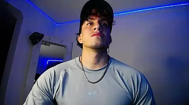 Snapshot of strongboy_ chatting on 12-24-24, 05:27 strongboy online show from 12-24-24, 05:27