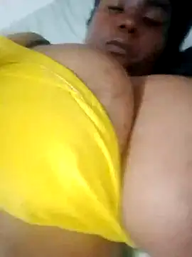 Snapshot of bigtitssxx chatting on 12-15-24, 04:59 bigtitssxx online show from 12-15-24, 04:59