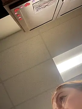 Snapshot of cinnatitties chatting on 10-23-25, 06:06 cinnatitties online show from 10-23-25, 06:06