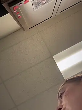 Snapshot of cinnatitties chatting on 10-27-25, 06:45 cinnatitties online show from 10-27-25, 06:45