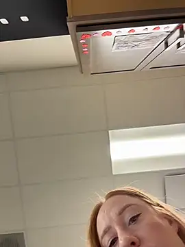 Snapshot of cinnatitties chatting on 10-29-25, 04:20 cinnatitties online show from 10-29-25, 04:20