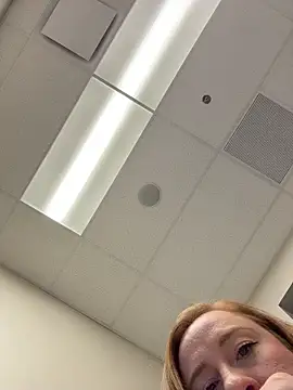 Snapshot of cinnatitties chatting on 12-15-25, 05:17 cinnatitties online show from 12-15-25, 05:17