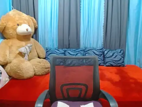 Snapshot of xxSexyBitch69xx chatting on 12-15-24, 01:00 xxSexyBitch69xx online show from 12-15-24, 01:00